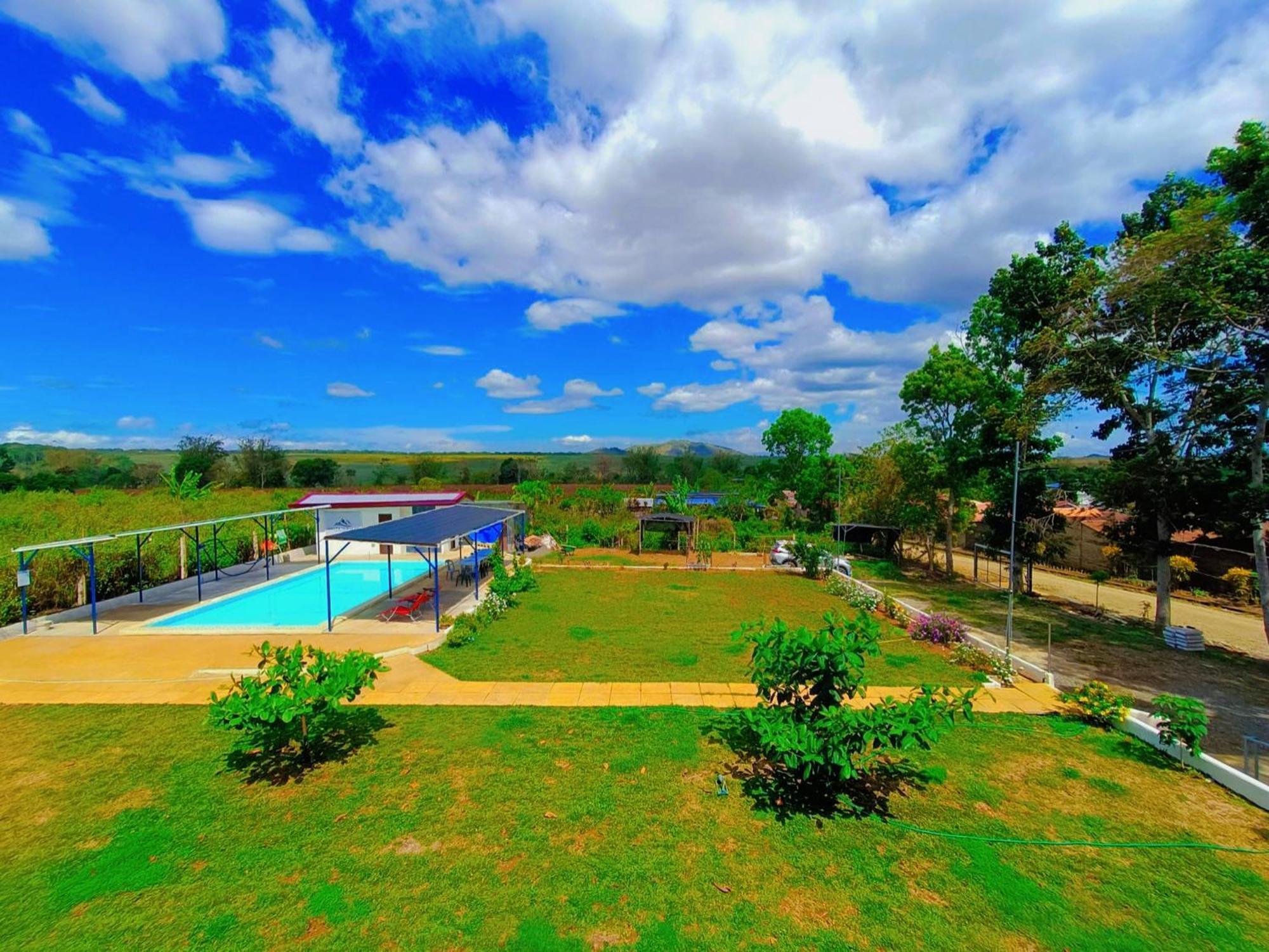 Concetta Tourist Inn Manolo Fortich Dış mekan fotoğraf